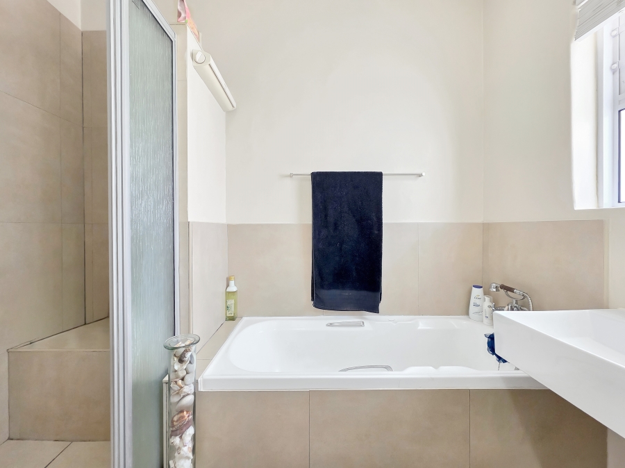 2 Bedroom Property for Sale in Green Point Western Cape